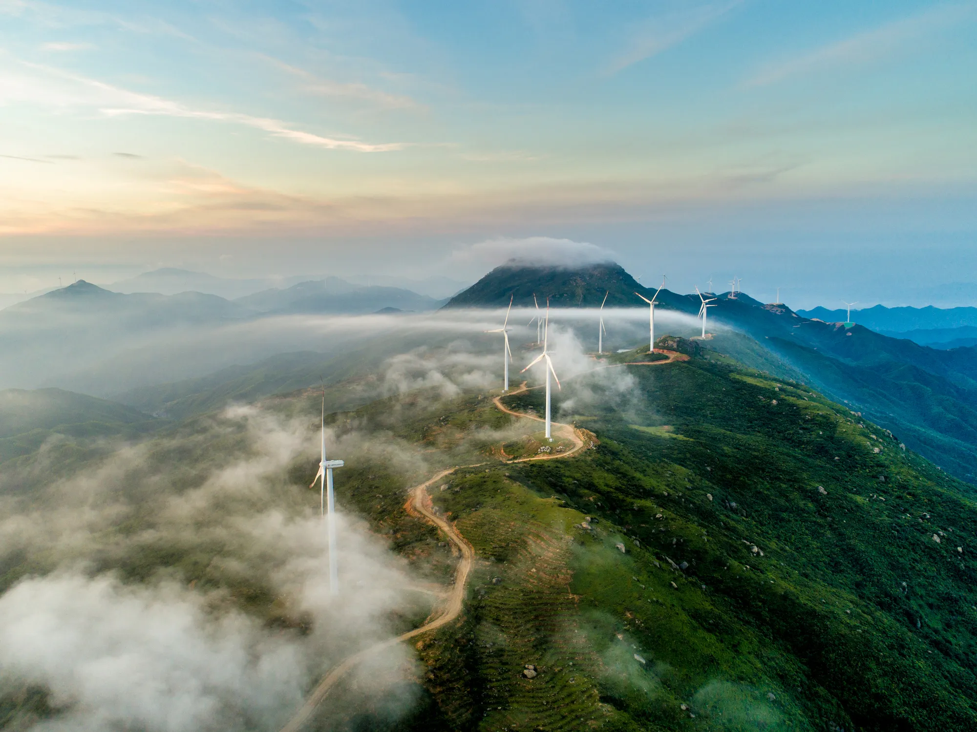 Lądowa energetyka wiatrowa, a ceny hurtowe energii elektrycznej na rynku spot w Polsce